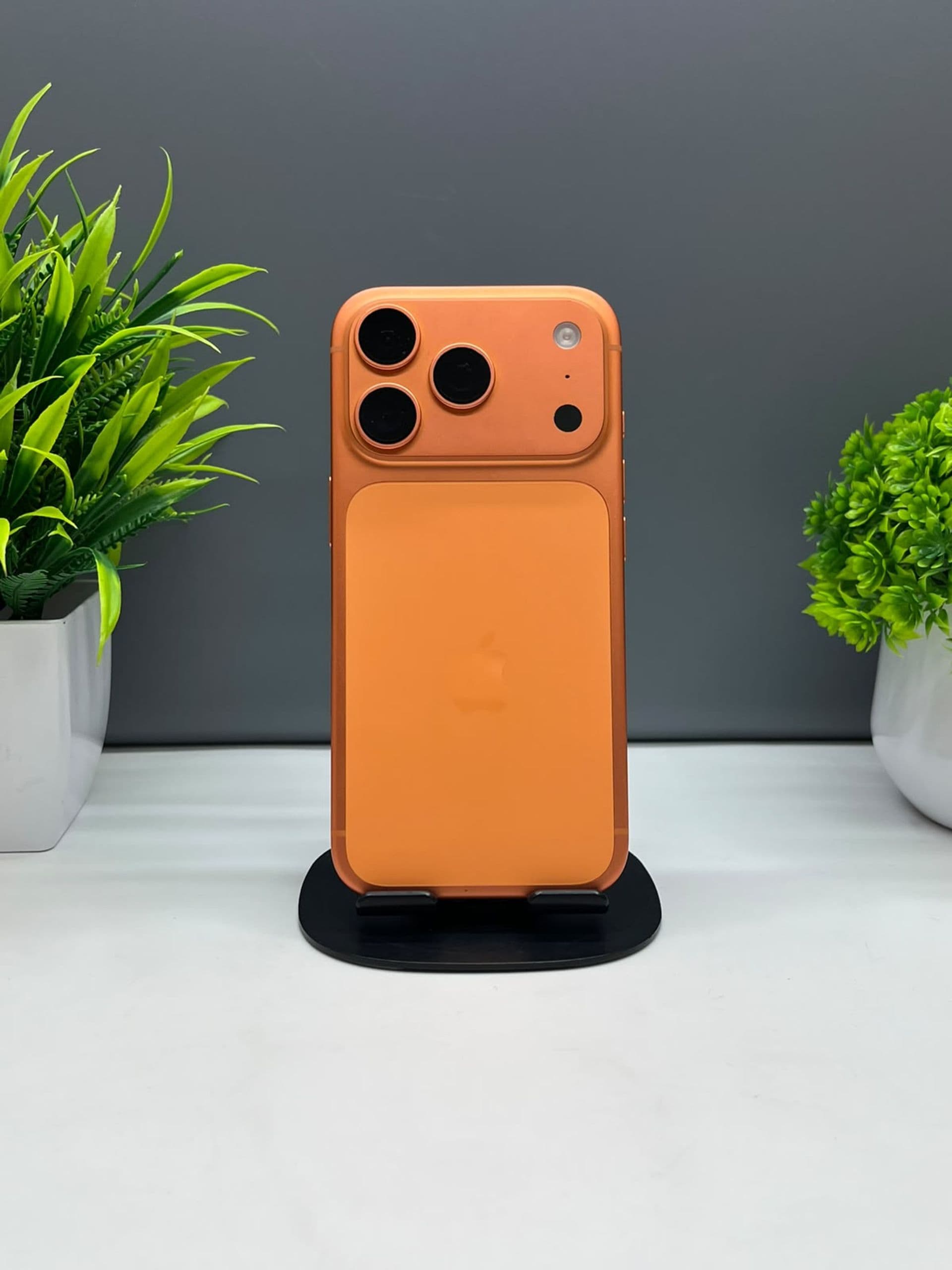 iPhone 17 Pro, 256 ГБ, Оранжевый