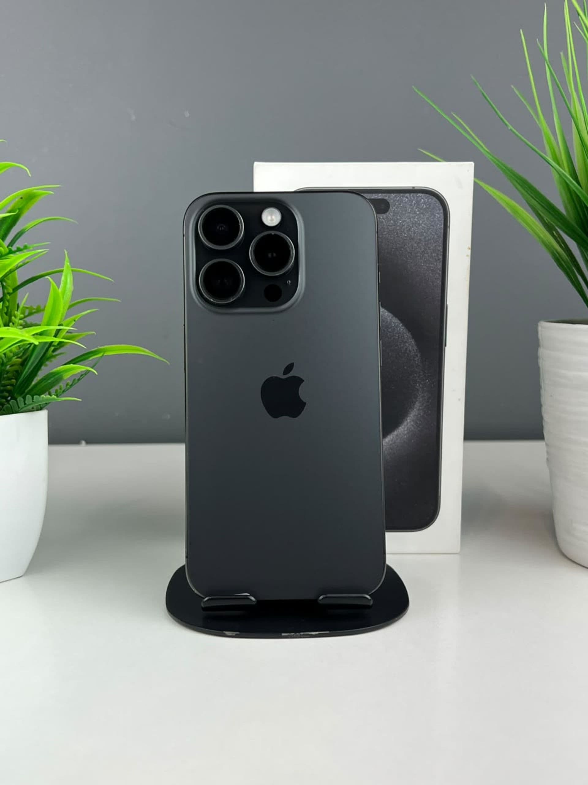iPhone 15 Pro, 256 ГБ, Черный