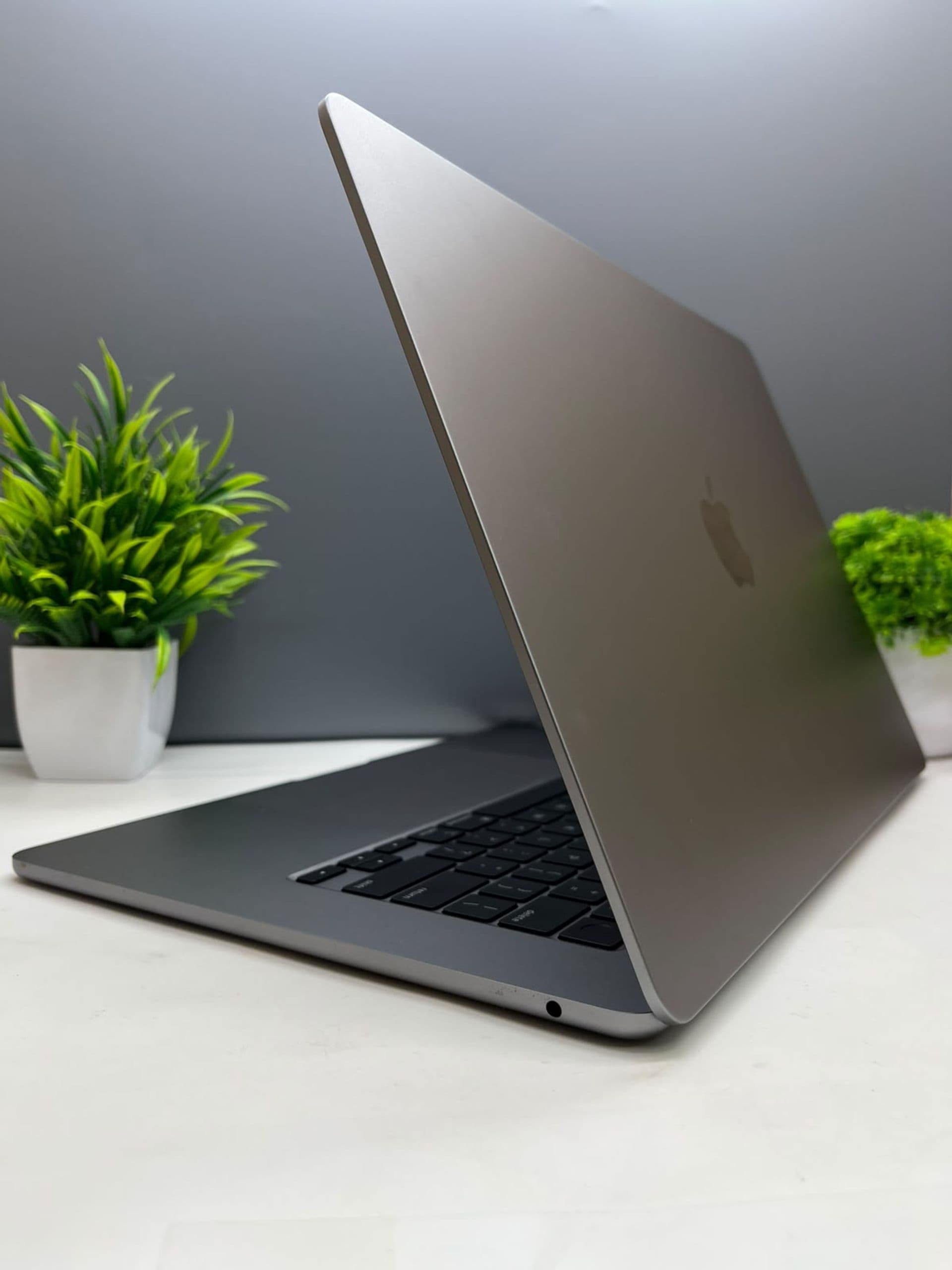 MacBook air 13 m2, 8 ГБ / 256 ГБ, 15.3″