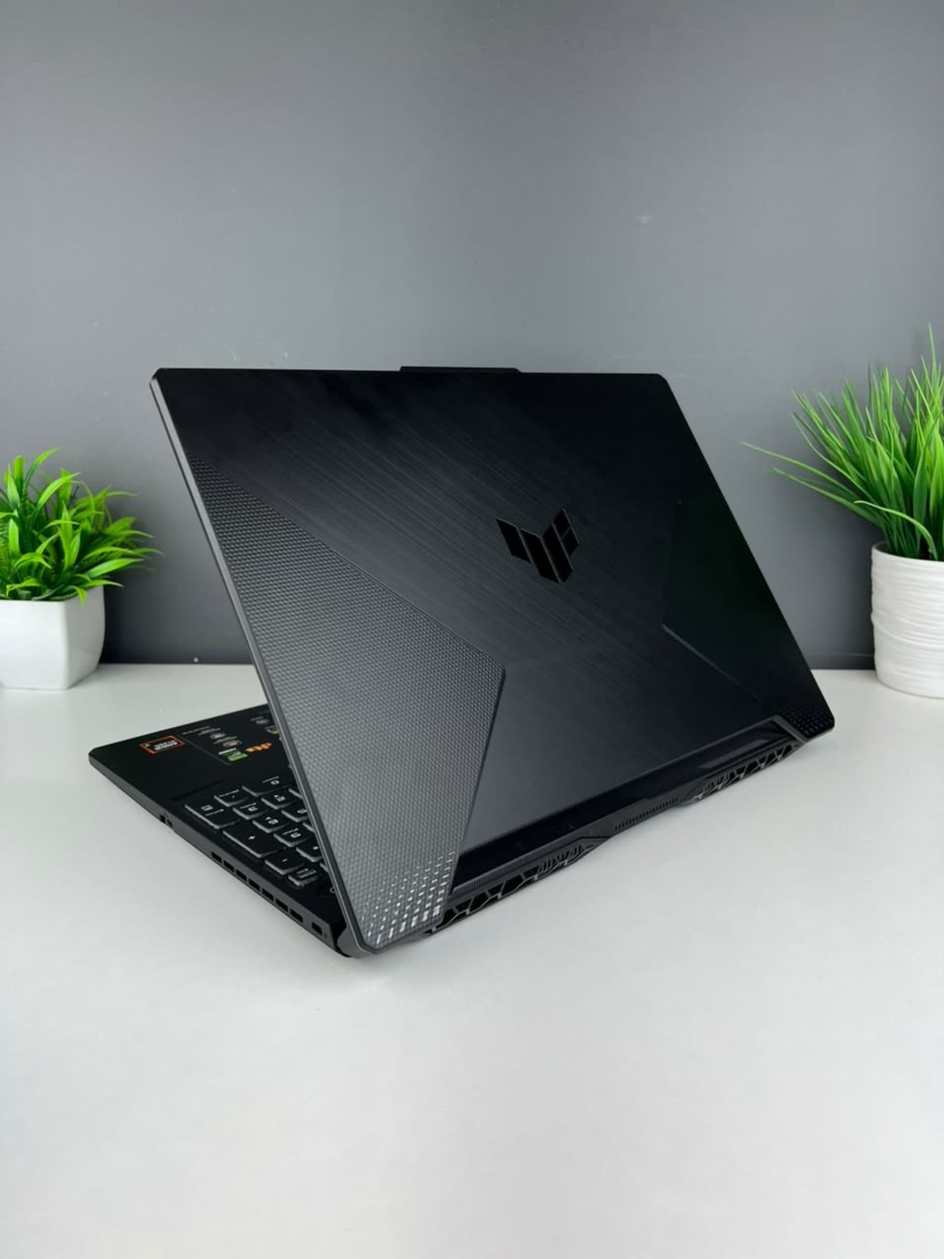 ASUS Ryzen 7, 8 ГБ / 512 ГБ, 15.4″, Чёрный